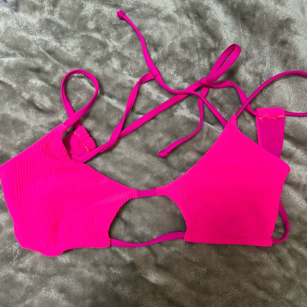 Frankie’s Bikinis Top